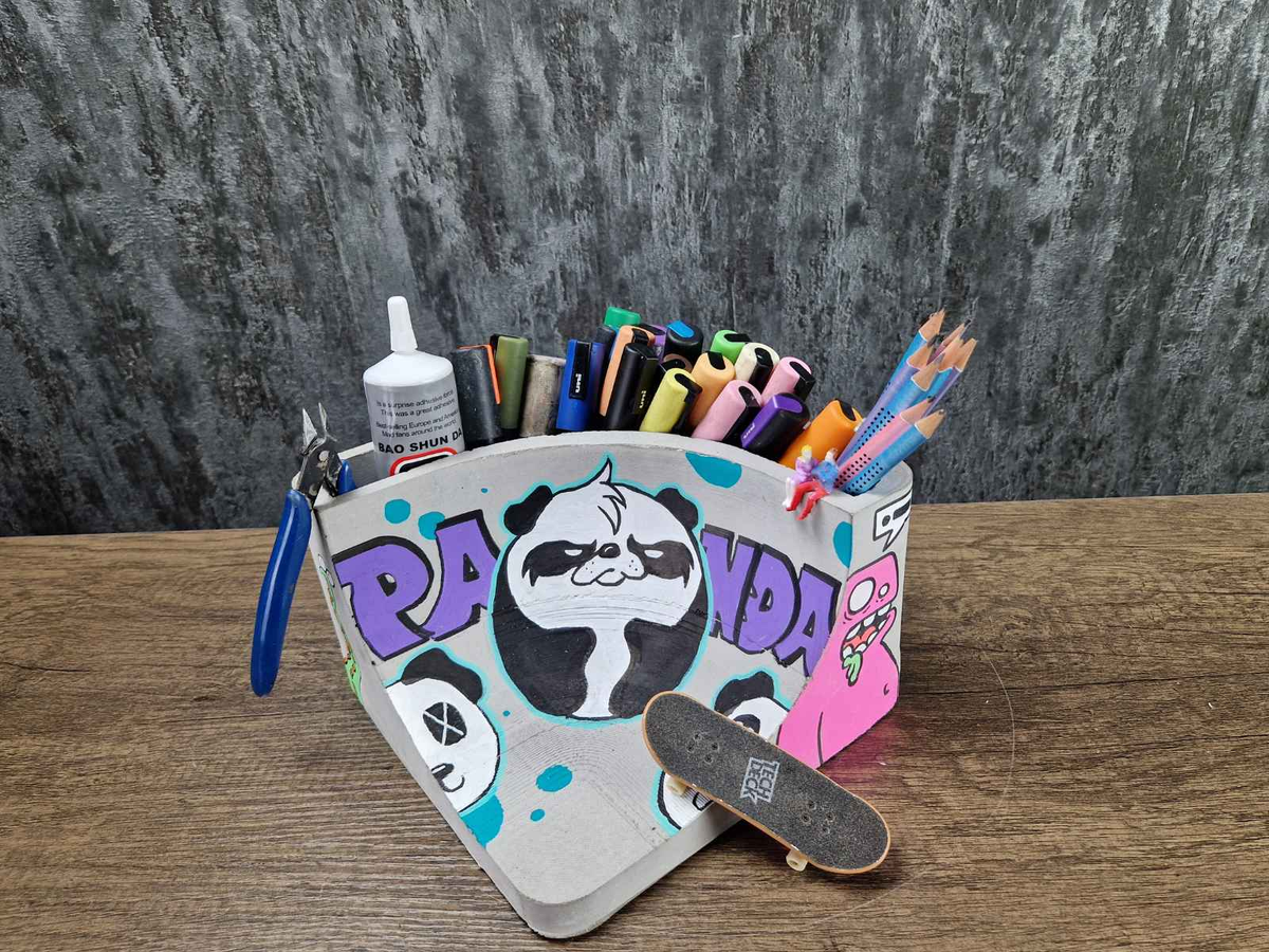 Graffiti Quarterpipe Planter close-up texture detail