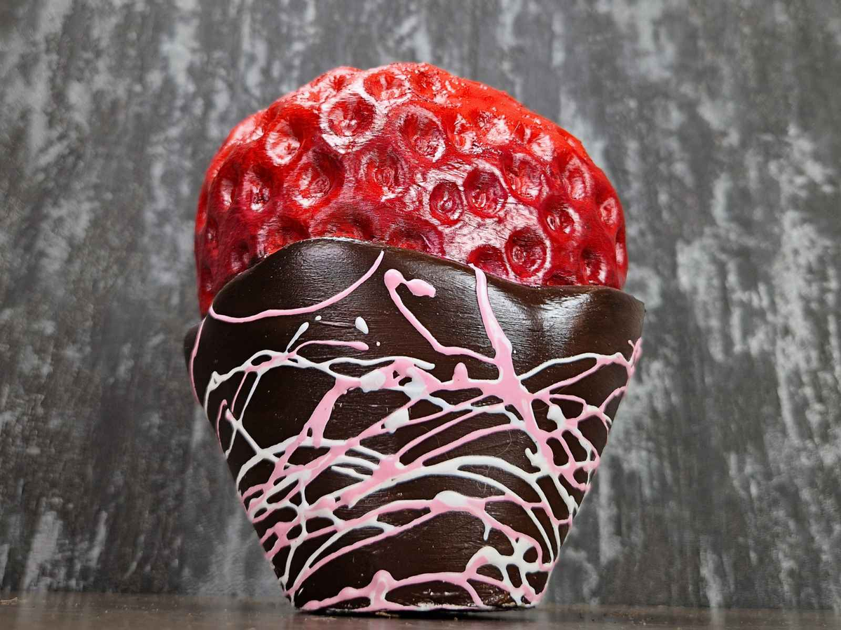 Strawberry & Chocolate Planter front view showing planting area