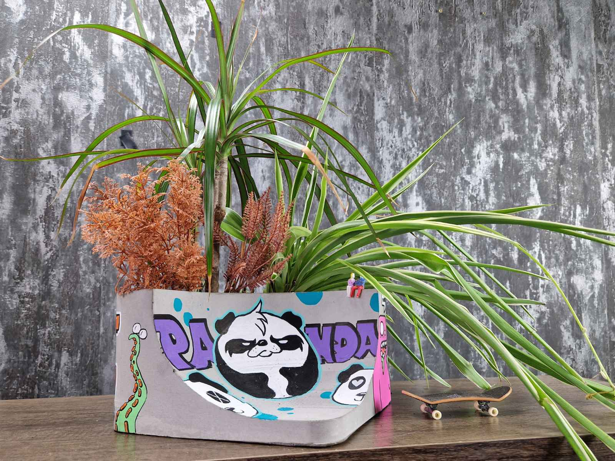 Graffiti Quarterpipe Planter product packaging and presentation