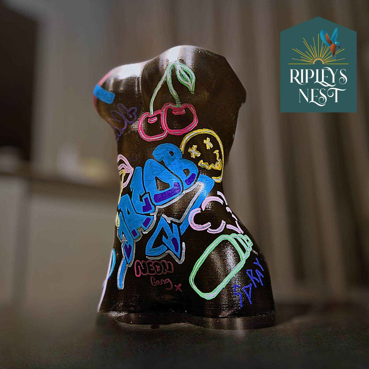 Customisable Goddess Graffiti Planter drainage and base detail