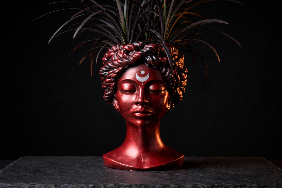 Blood Moon goddess bust planter — image 5