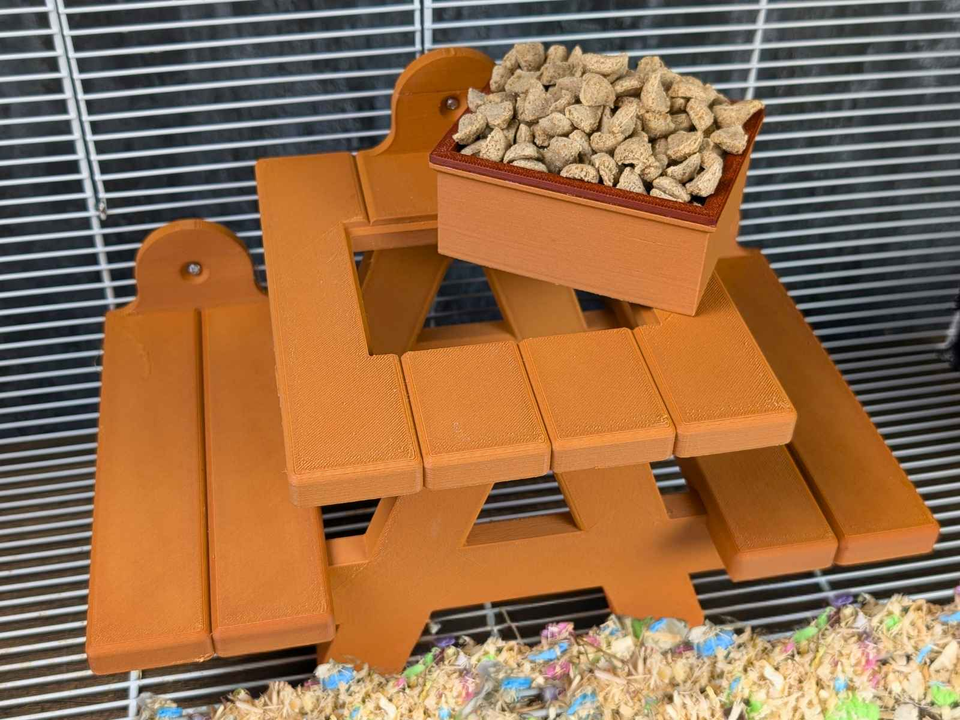Rat Picnic Bench Food Bowl front view showing food area