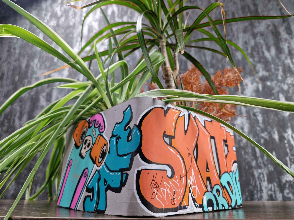 Graffiti Quarterpipe Planter side profile showing texture
