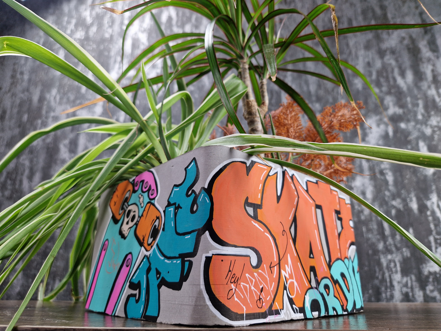 Graffiti Quarterpipe Planter