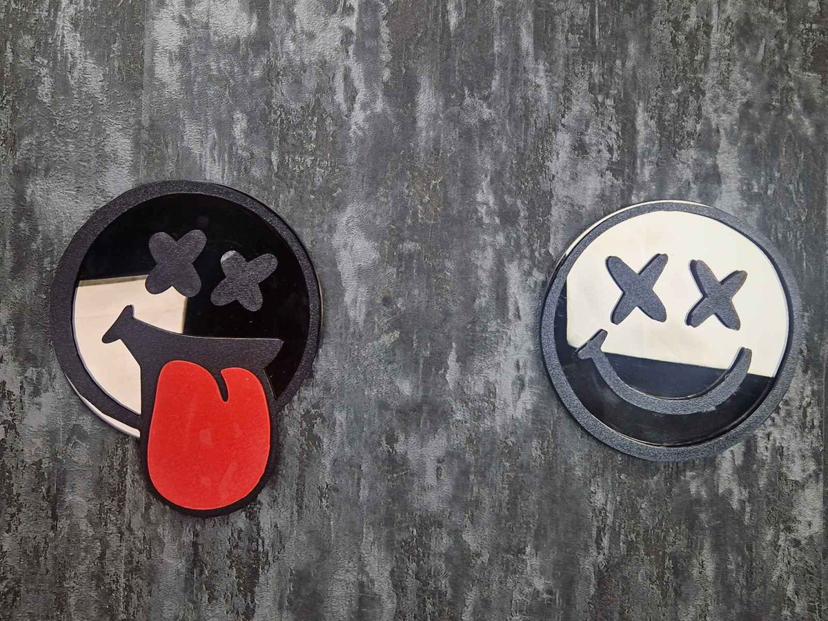 Edgy Round Mirror lifestyle context shot