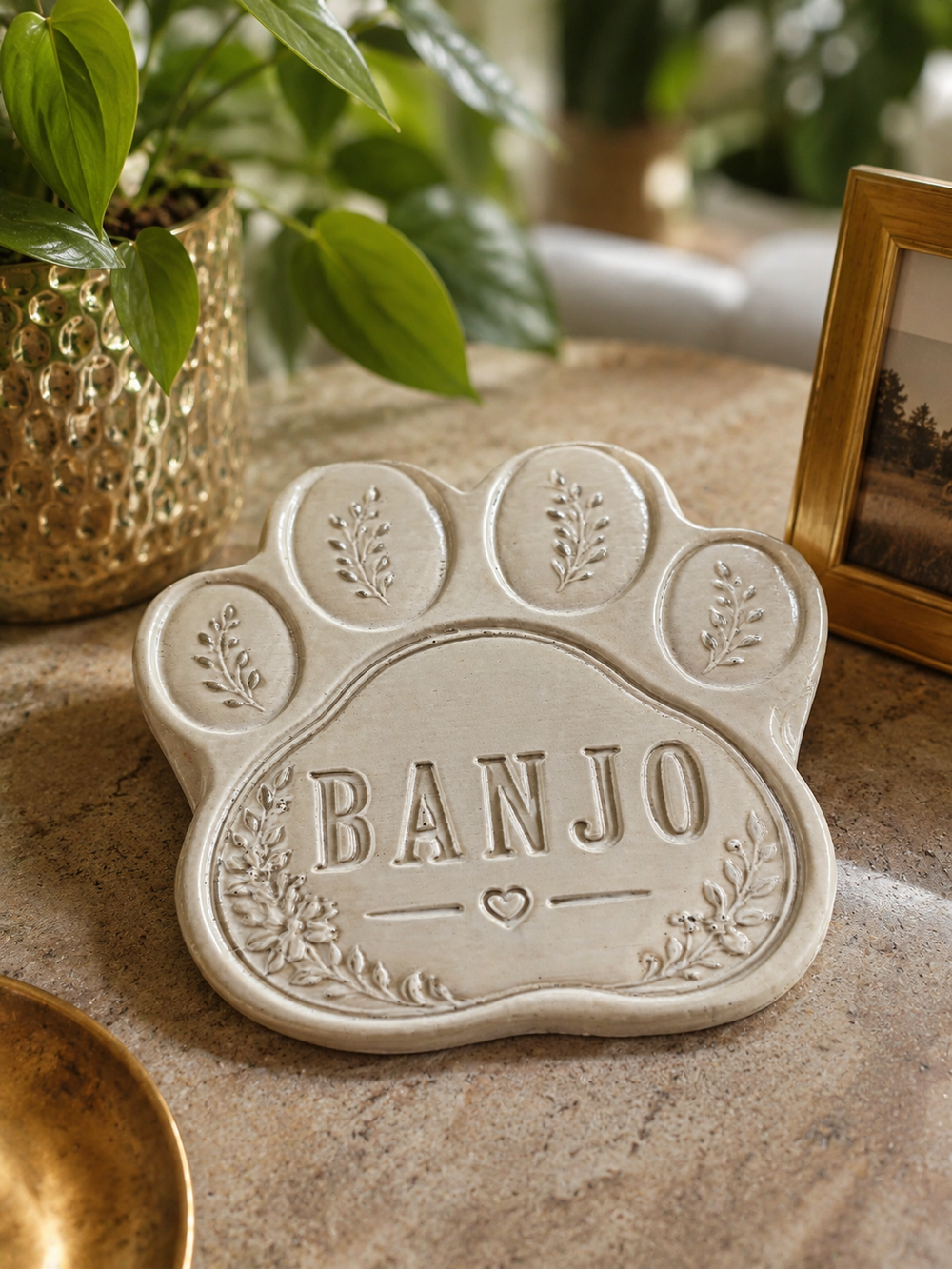 Personalised paw grave marker, product photo 1