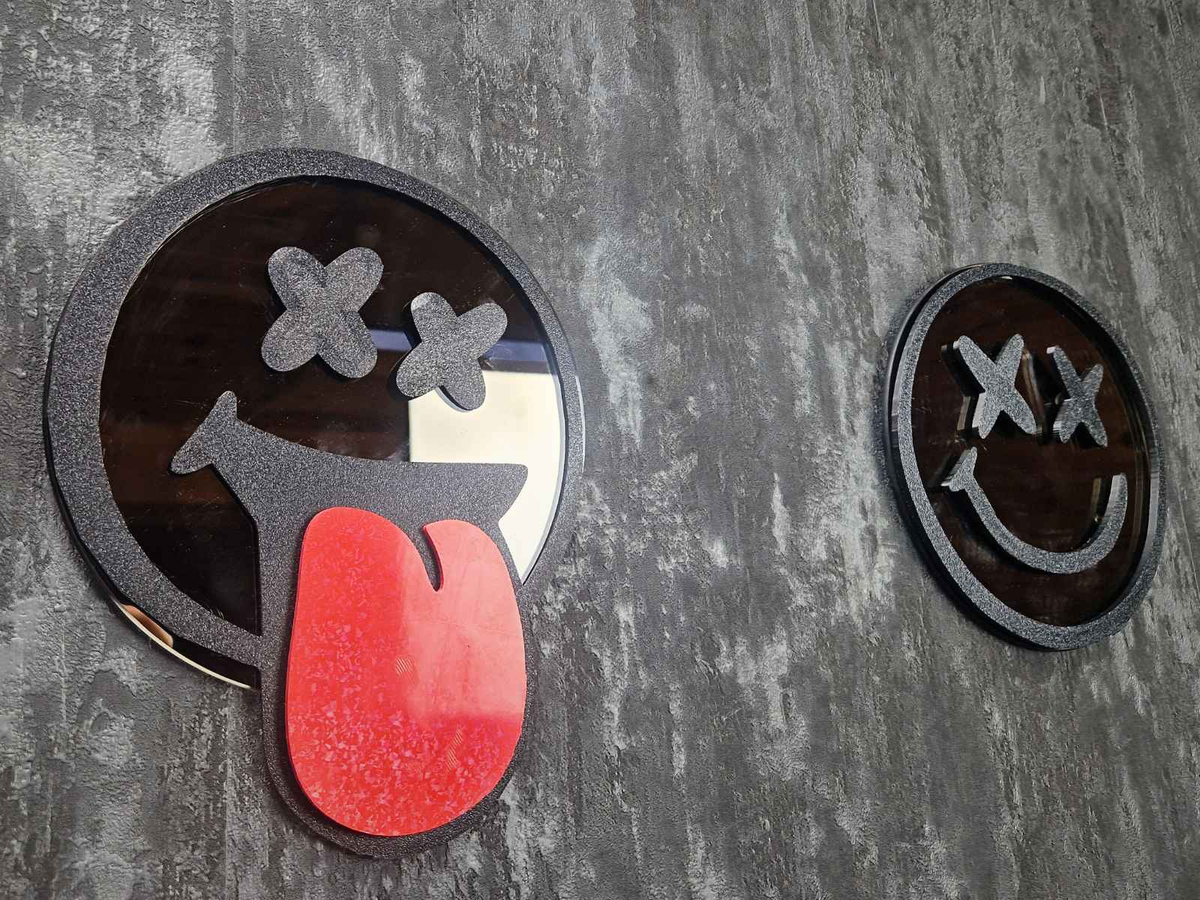 Edgy Round Mirror - handcrafted unique home decor | Ripleys Nest