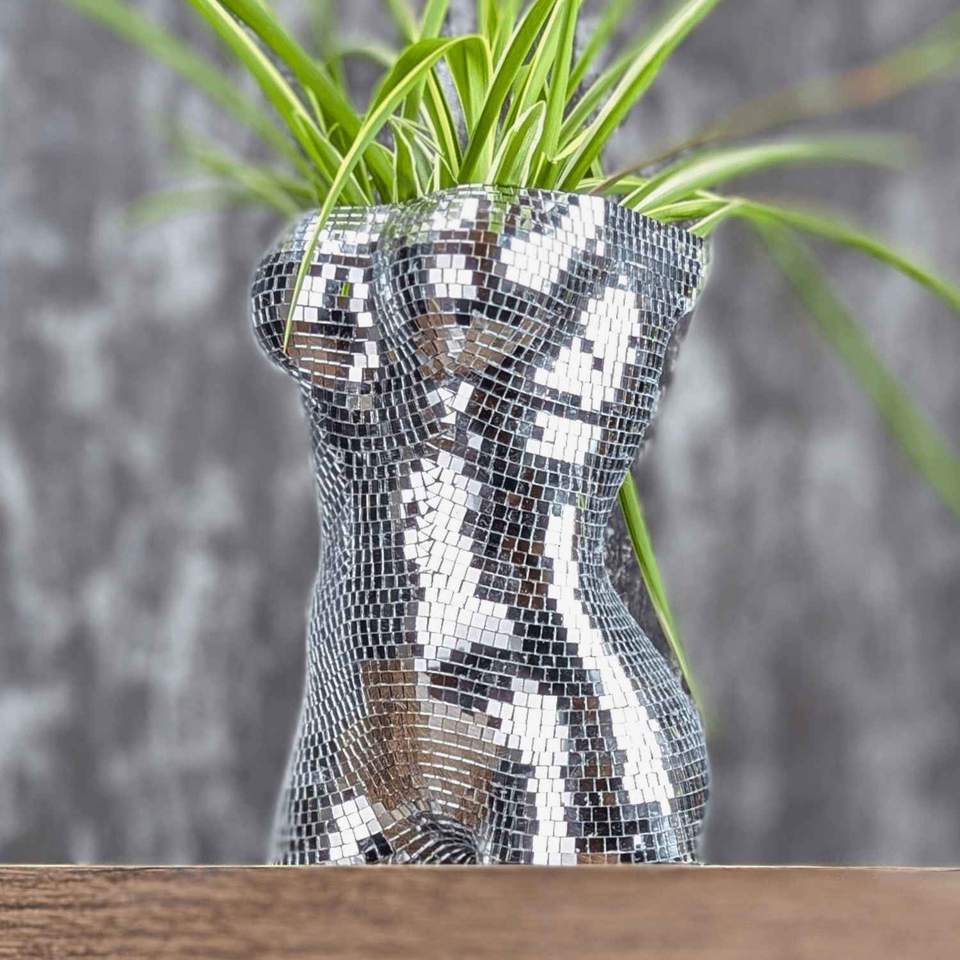 Glam Goddess Mirror Planter scale comparison in room setting