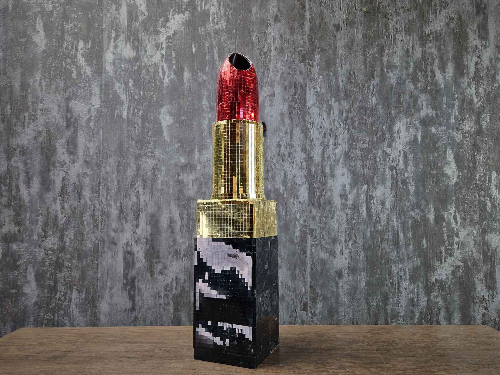 Glam Lipstick Vase