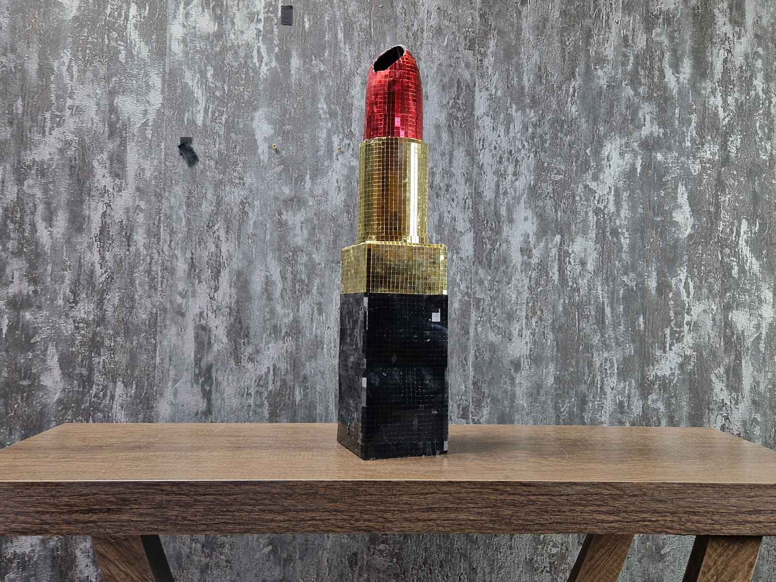 Glam Lipstick Vase