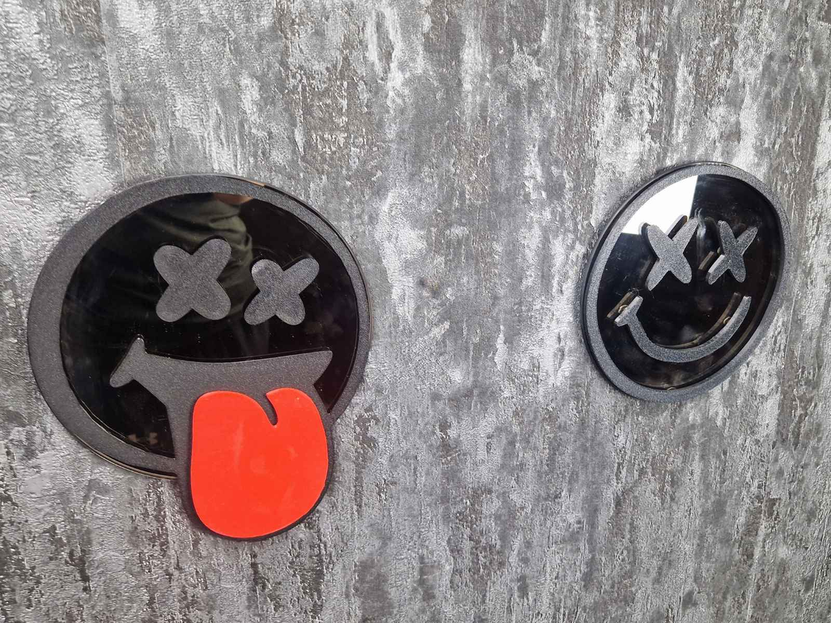 Edgy Round Mirror displayed alongside complementary pieces