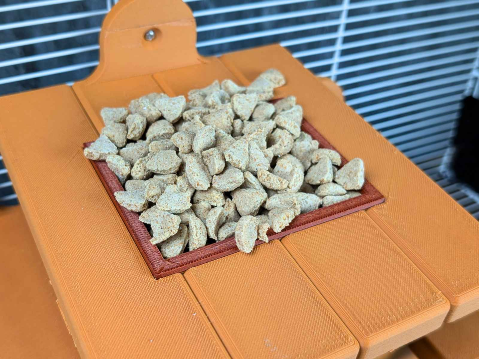 Rat Picnic Bench Food Bowl additional angle showing colour accuracy