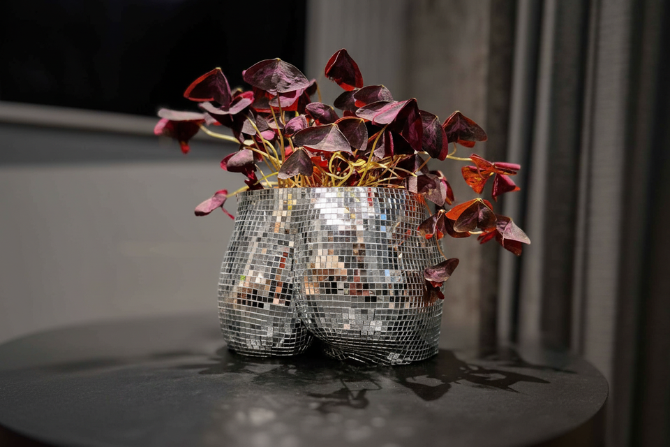 The Disco Duo Mirror Planters additional angle showing colour accuracy
