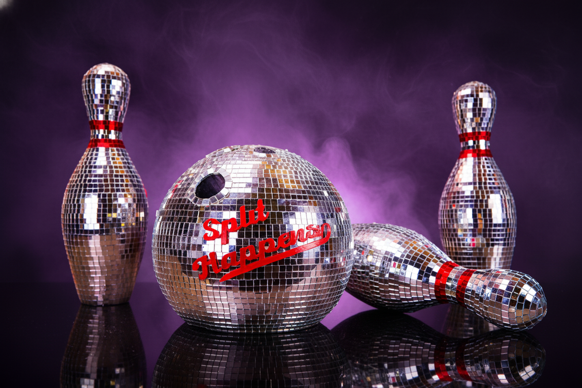 Disco mirror bowling set with atmospheric fog