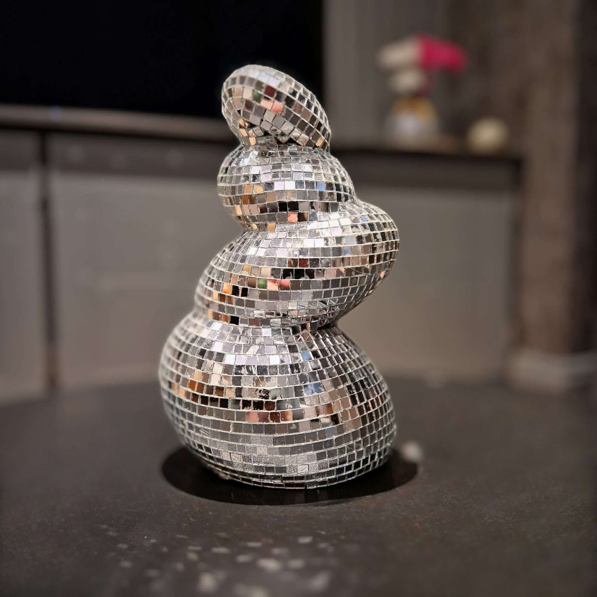 Oddity Orb Vase drainage and base detail